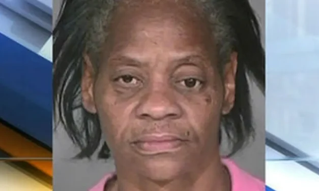 Naakte oma wil seks met politieagenten