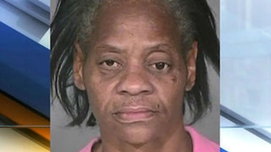 Naakte oma wil seks met politieagenten