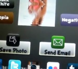 Leerlingen krijgen topless foto van lerares te zien op hun iPad