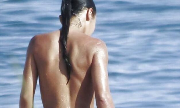 Mooie vrouwen op het naaktstrand