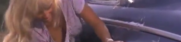 Sexy vrouwen autowassen