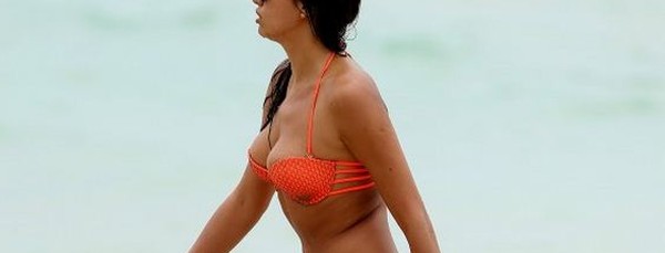 Miley Cyrus doet een upskirt, een Barbie met grote tieten en meer 2 irina-shayk-bikini