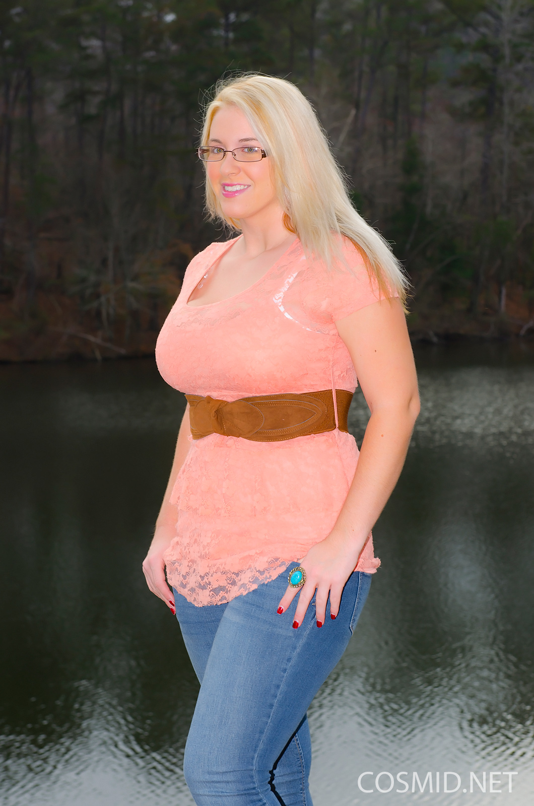 Blond, hele grote borsten en een brilletje — photo 1