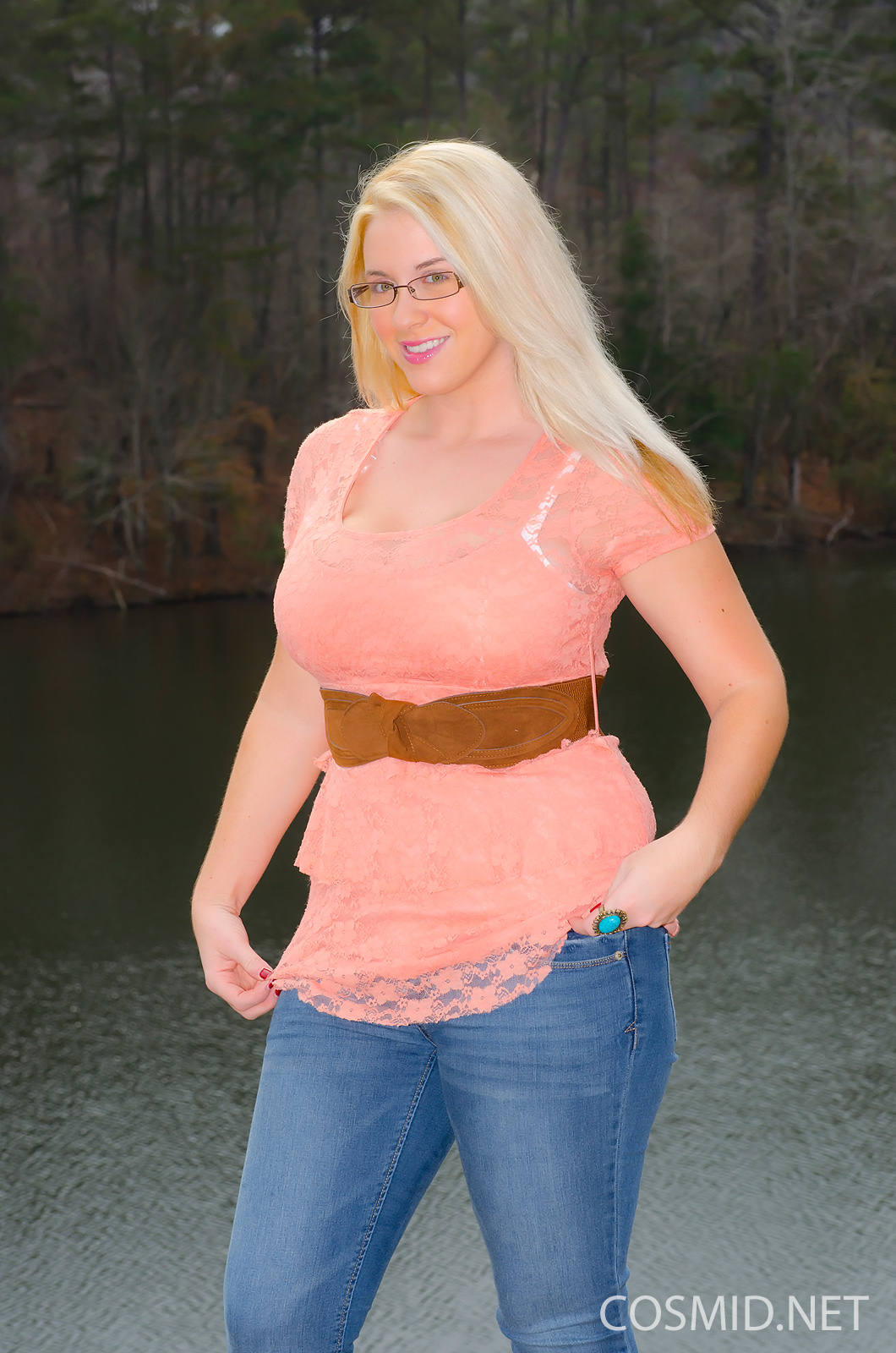 Blond, hele grote borsten en een brilletje — photo 2