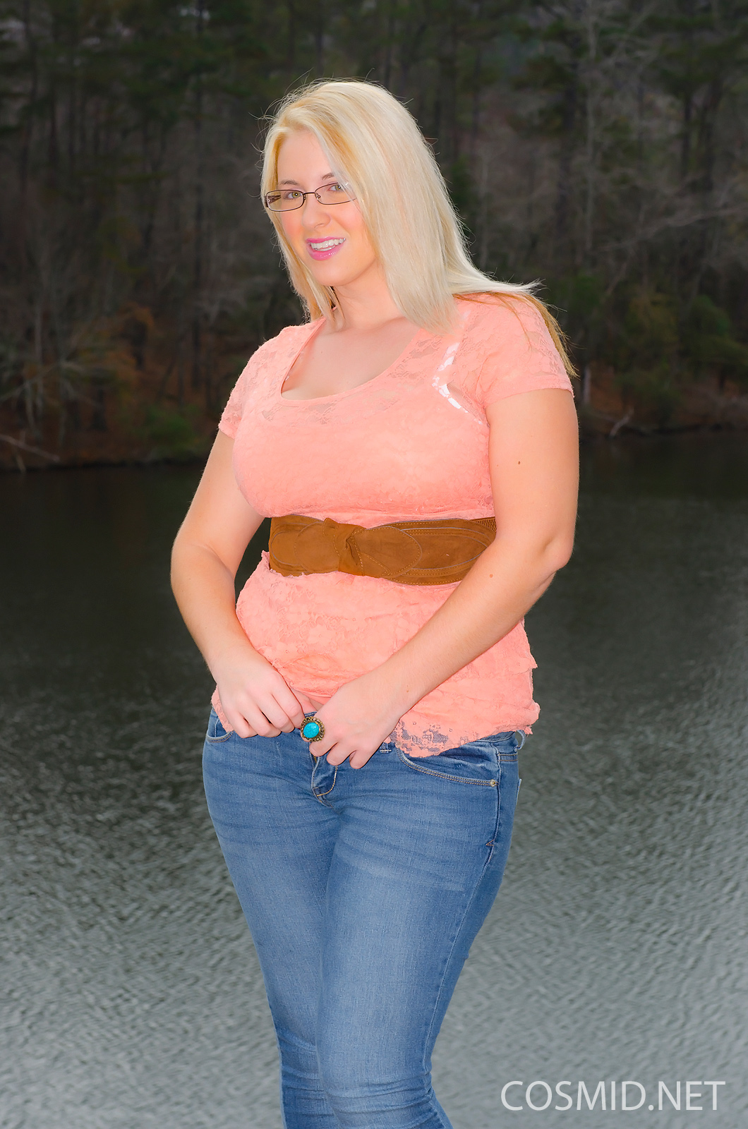 Blond, hele grote borsten en een brilletje — photo 4