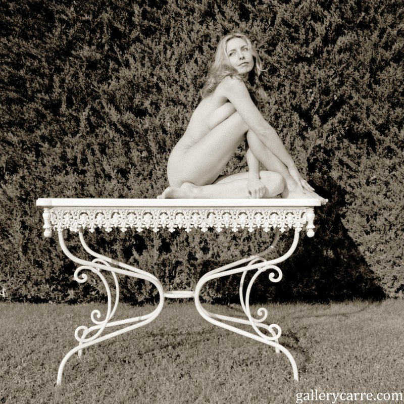 janette-sey-in-de-tuin-3