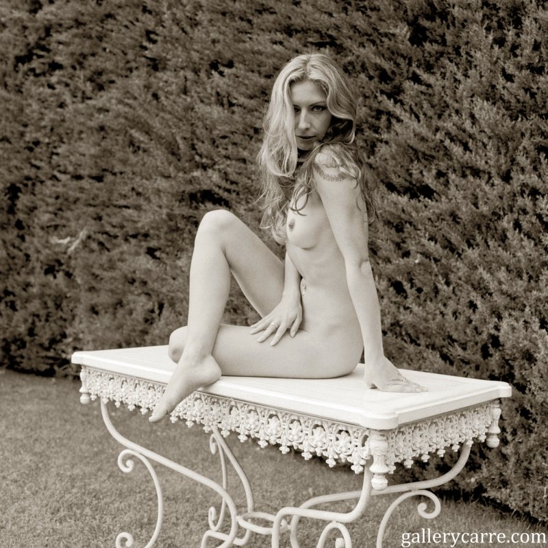 janette-sey-in-de-tuin-7