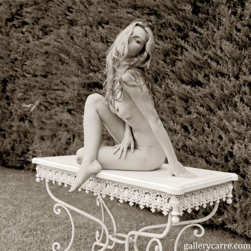 janette-sey-in-de-tuin-8