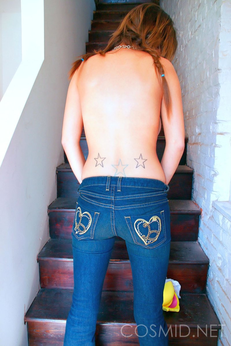 Britt-bloot-in-de-gang-13