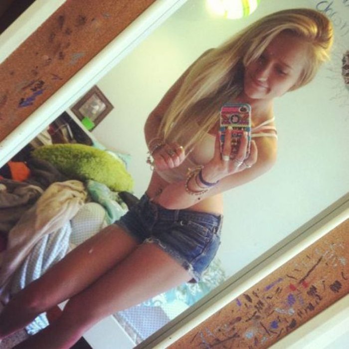 sexy-social-media-babes-naakt-topless-19