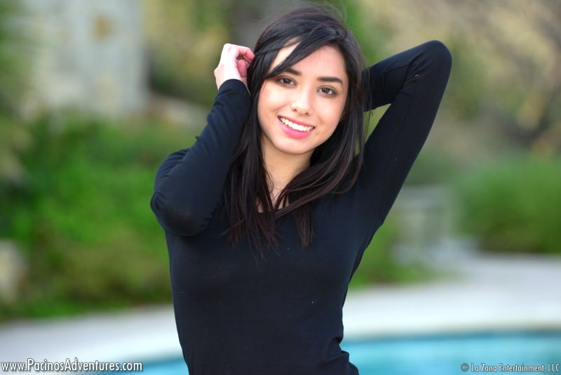 goth-meisje-naakt-zwembad-02