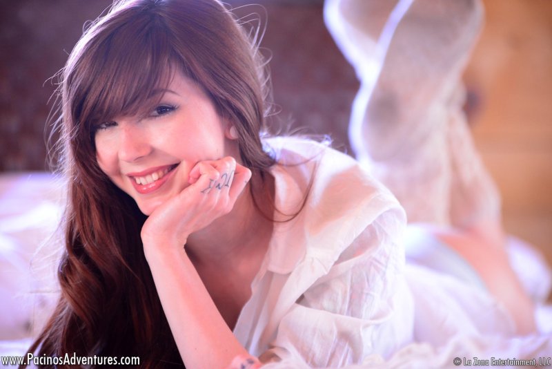 Ivy-Hitachi-grote-tieten-en-tatoeages-04