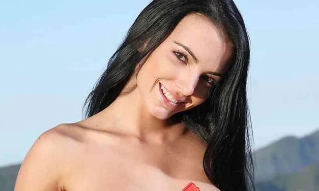 Sapphira, naakt op een berg, en toch heeft ze het warm