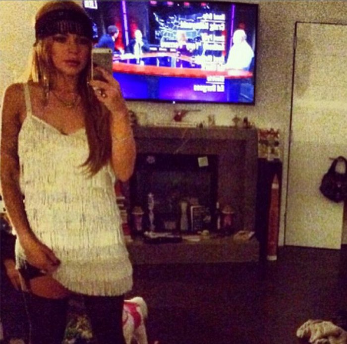lindsay-lohan-jarretels-selfie