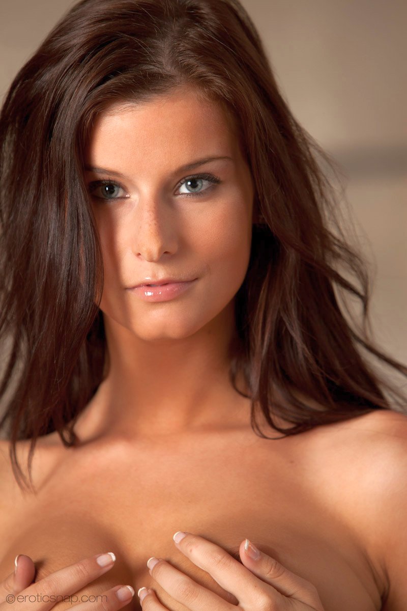 megan-bloot-poseren-09