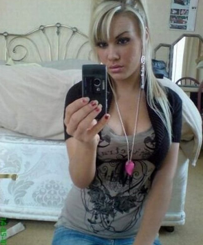 selfies-van-sexy-social-media-babes-16