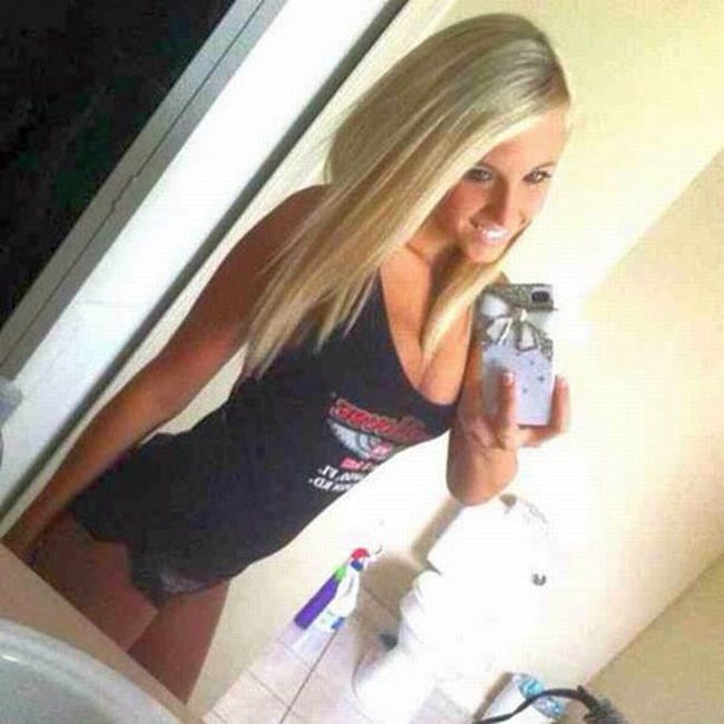 selfies-van-sexy-social-media-babes-26