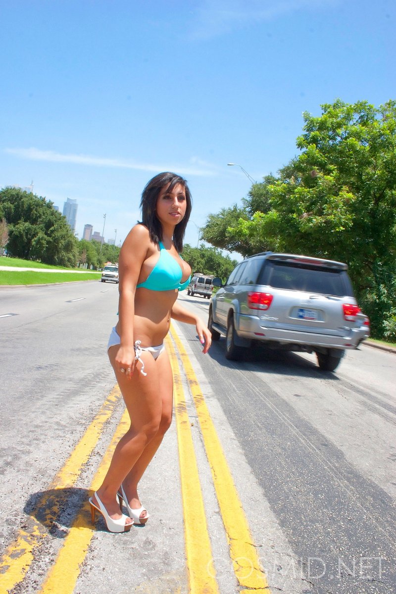 shami-halil-bikini-verkeersopstopping-14