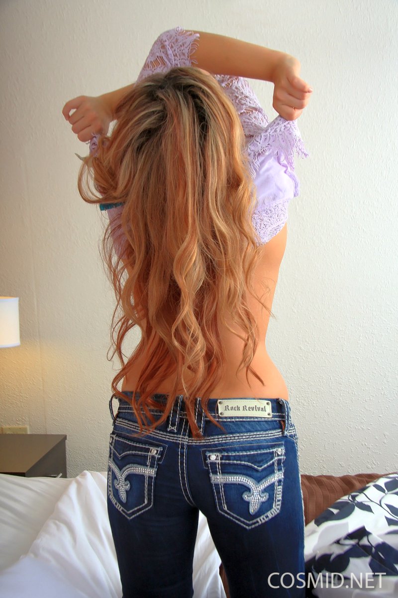 kristel-topless-en-sexy-op-bed-04