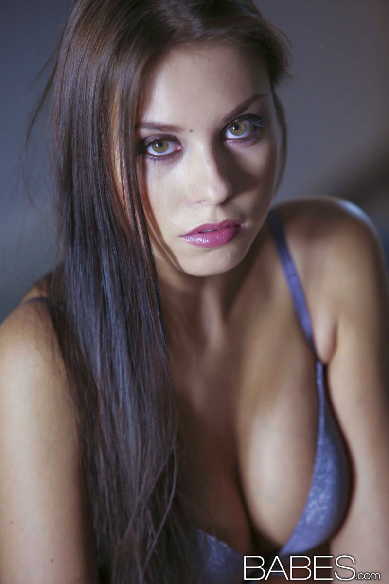 Sabrisse gaat naakt, en er is een heleboel van deze mooie vrouw — photo 10