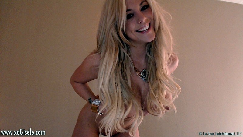 xoGisele-sexy-jurkje-gouden-lange-laarzen-14