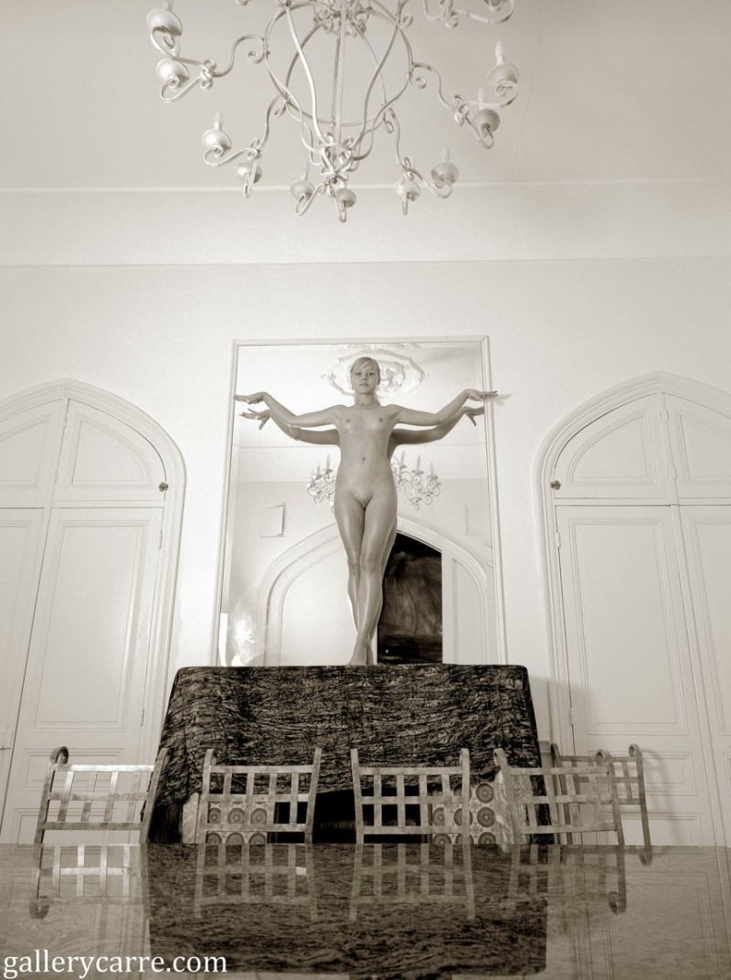 Sabina-naakt-voor-de-spiegel-001