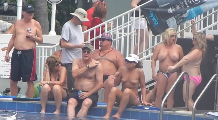 Gewone vrouwen die topless gaan 1 topless-tieten