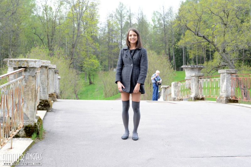 Knappe vrouw naakt in het bos 21 knappe-vrouw-bloot-in-het-park_020