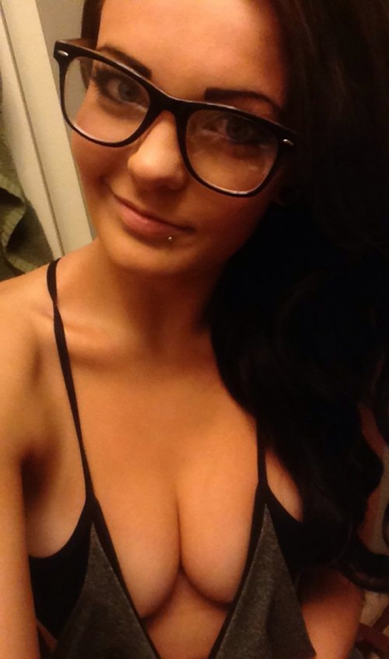 Selfies en andere foto's van vrouwen zonder bh 1 selfies-vrouwen-zonder-bh-grote-tieten