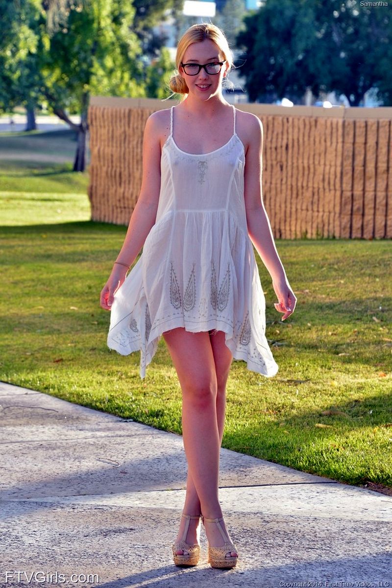 sammy-naakt-en-lenig-in-het-park_001