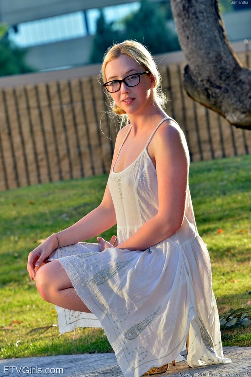 sammy-naakt-en-lenig-in-het-park_003