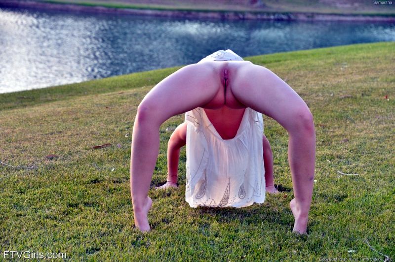 sammy-naakt-en-lenig-in-het-park_015