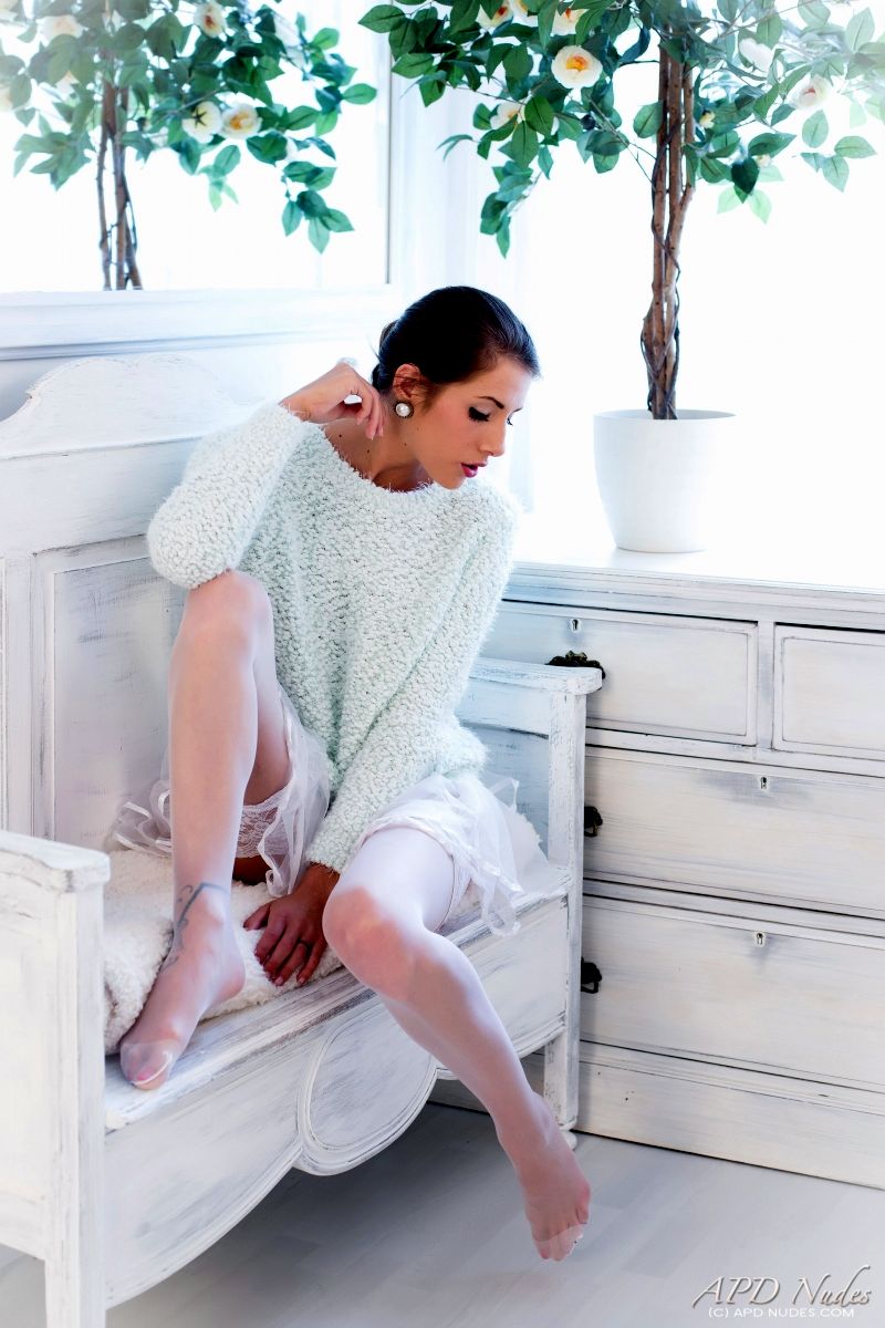 sexy-ballerina-in-lingerie-02