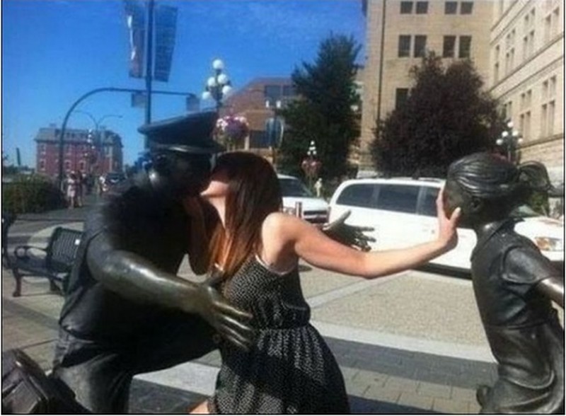 lol-met-standbeelden