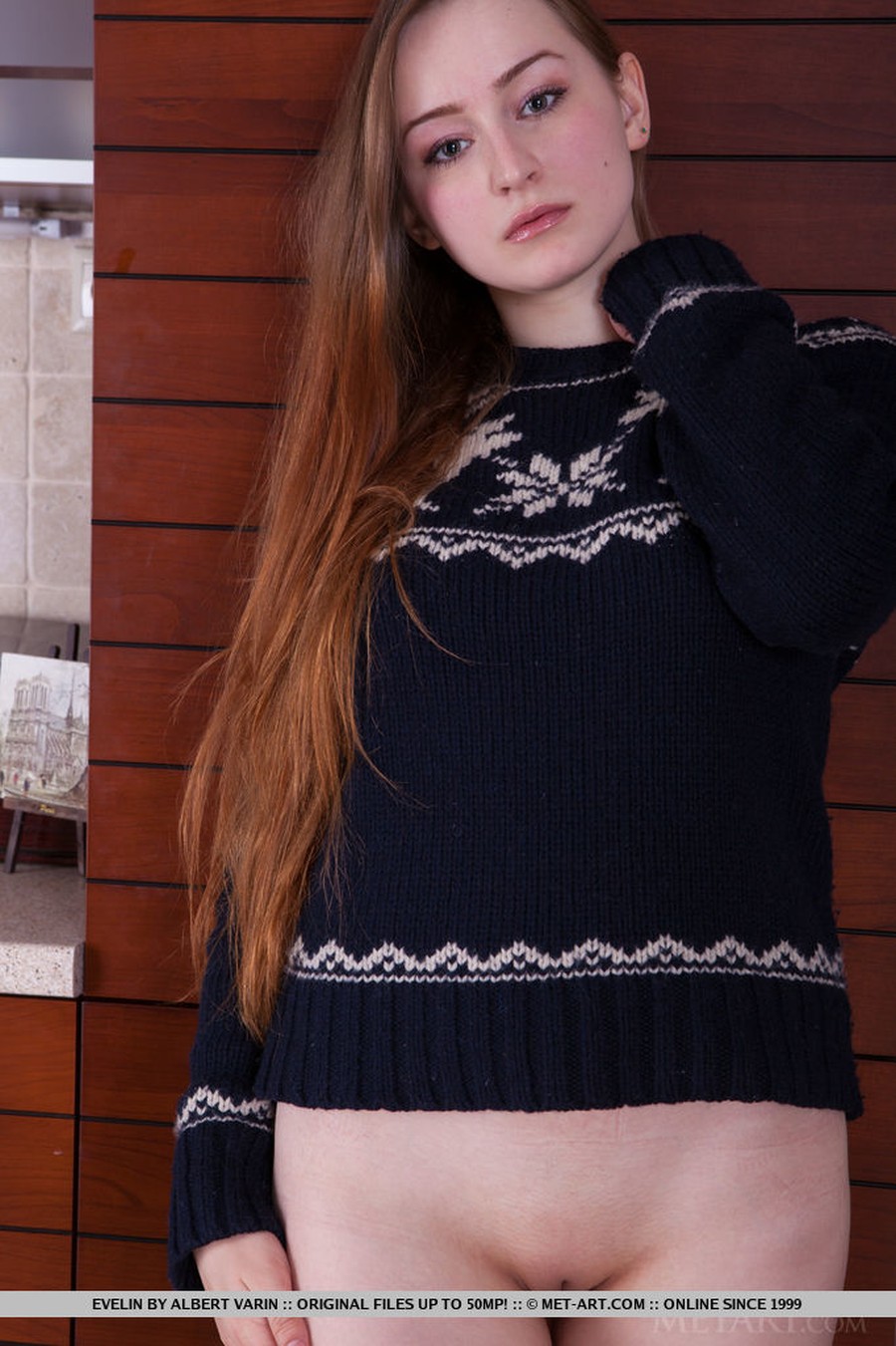 evelin-with-and-without-her-sweater-02