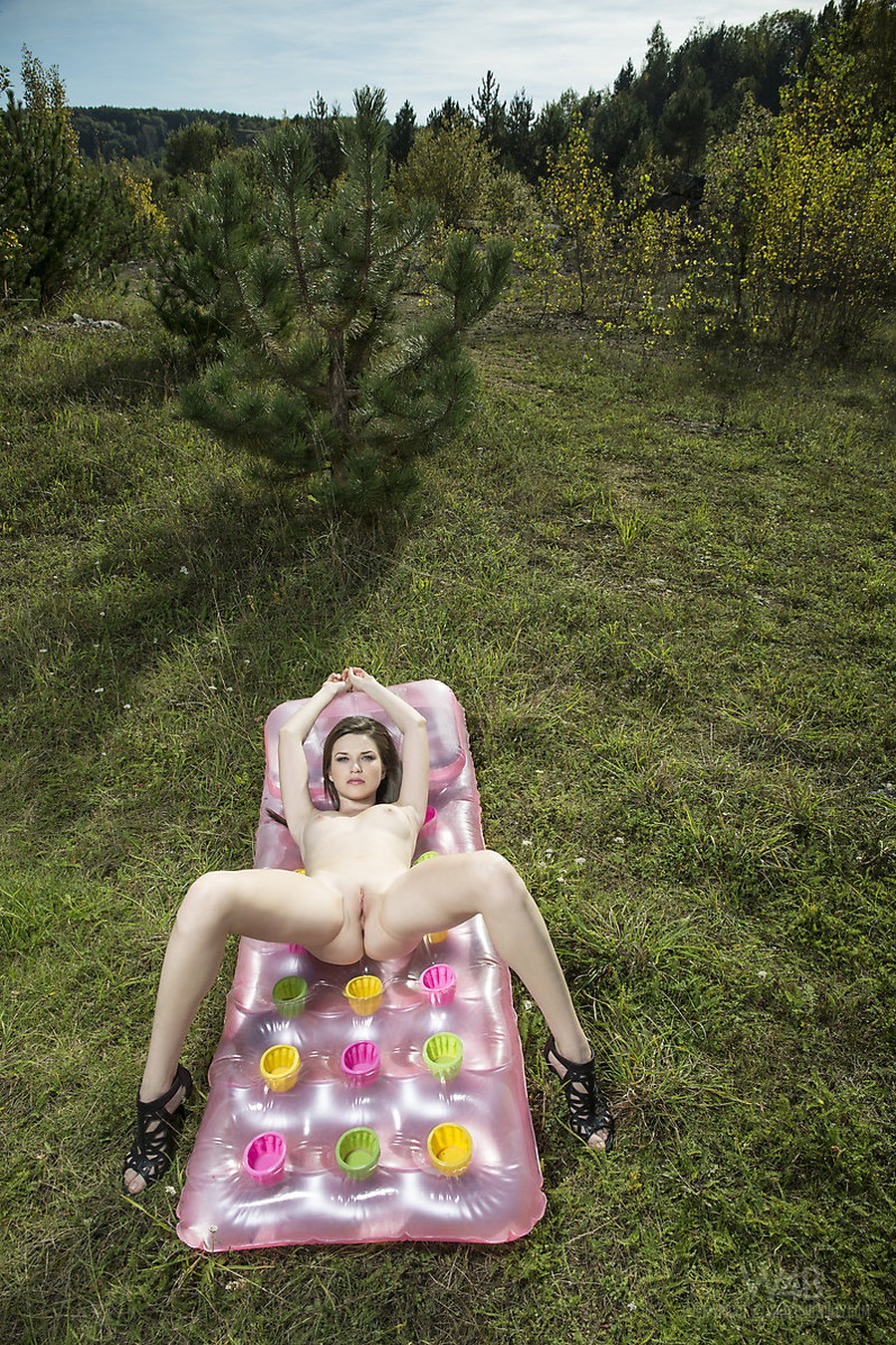 serena-bloot-in-de-tuin-008