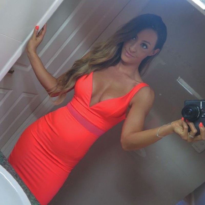 woman-in-tight-dresses-selfies-8