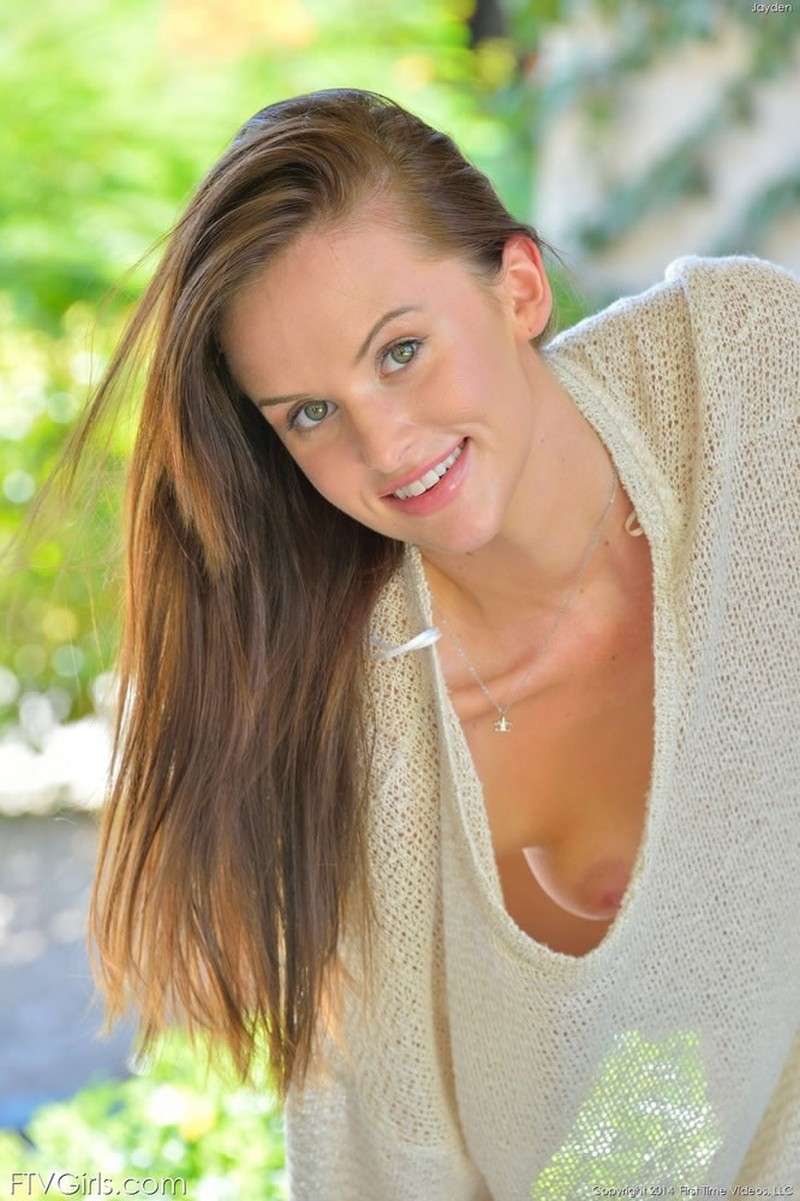 jayden-hot-in-her-tight-dress-14