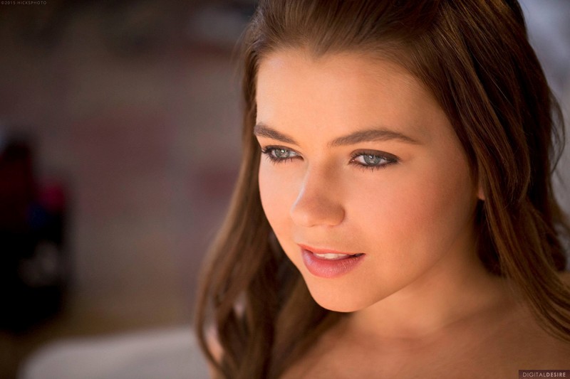 marina-visconti-jong-naakt-en-grote-borsten-12