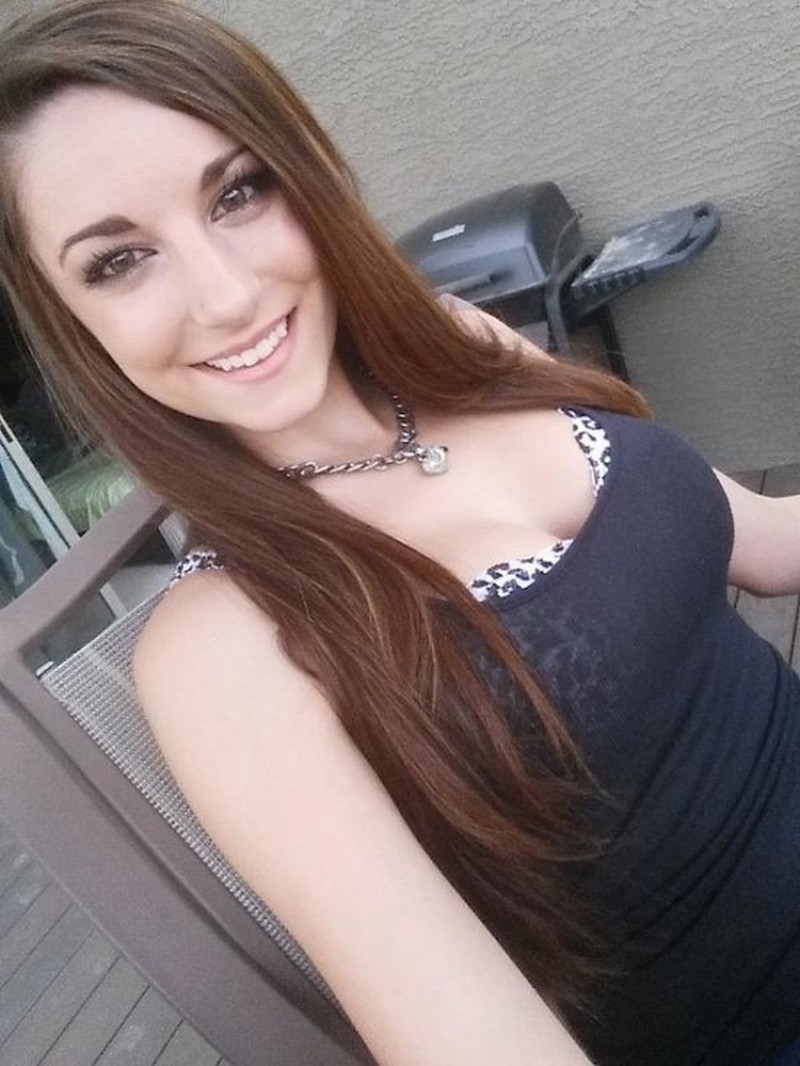 mooie-vrouwen-maken-sexy-selfies-11