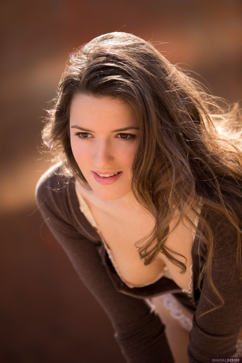 coco-rose-mooie-naakte-brunette-02