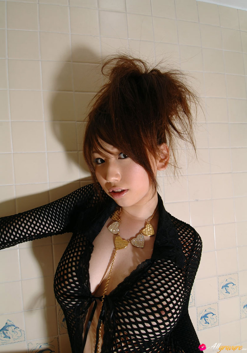 ai-sayama-japanse-vrouw-met-grote-tieten-naakt-02