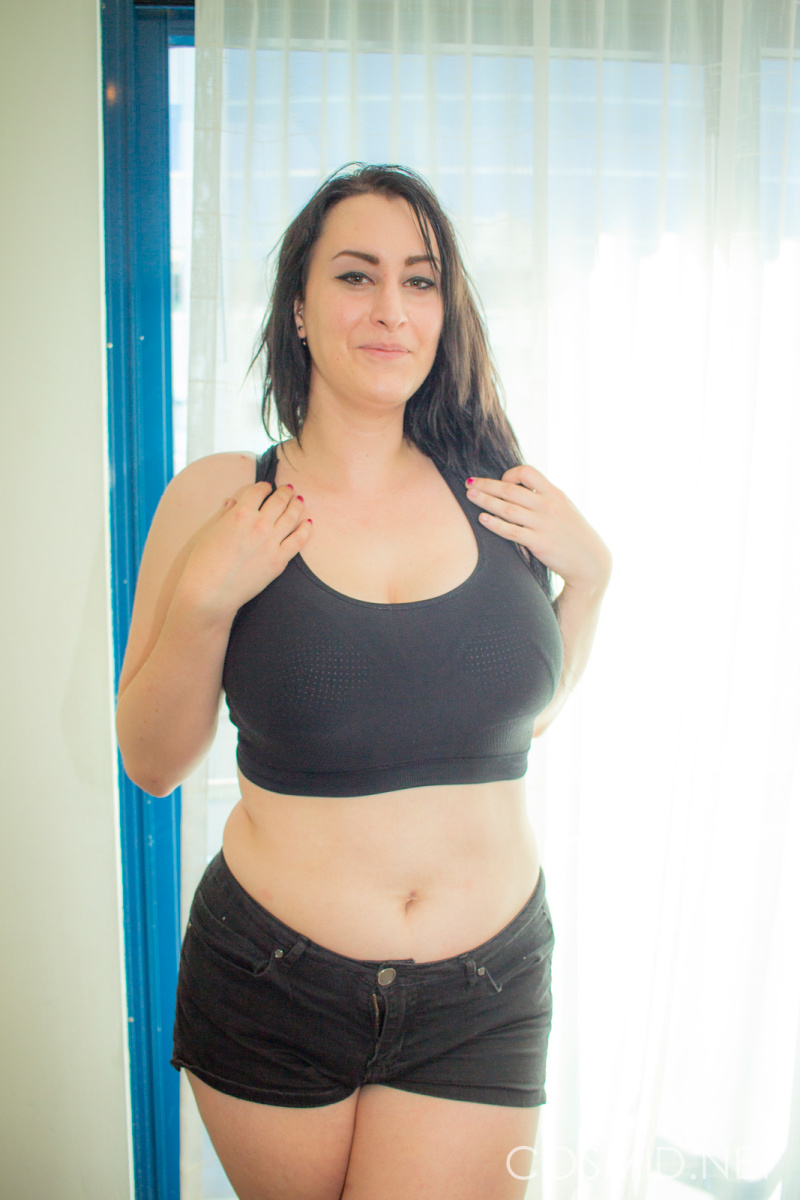 Naakte vrouwen, van een dikke vrouw met grote borsten tot een komkommer 6 dikke-vrouw-grote-borsten-naakt-en-geil-06