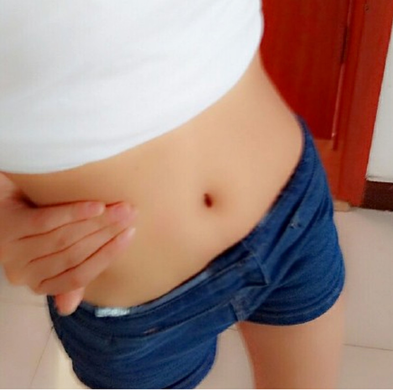 navel-op-een-vreemde-manier-aanraken-challenge-vc0cv8b09xcv8b90xc8v0b8xcvb