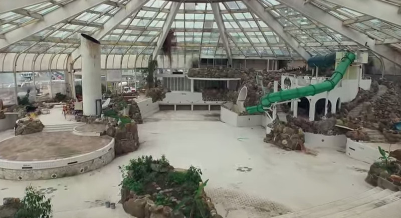 Subtropisch zwemparadijs Tropicana, een verlaten geheel