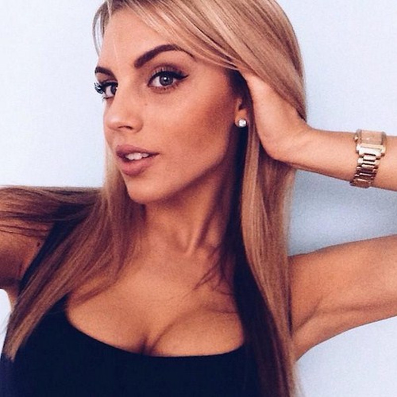 geile selfies-grote-tieten-topless-sexy en-bloot-17