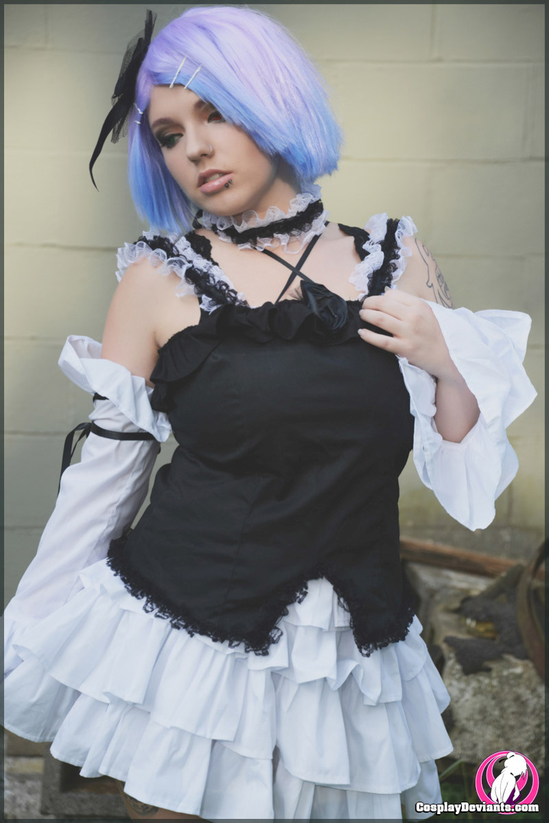 renee-storm-grote-tieten-lingerie-buiten-01