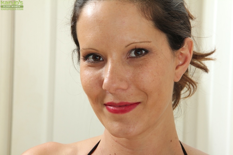 geile-milf-grote-tieten-en-een-vibrator-01