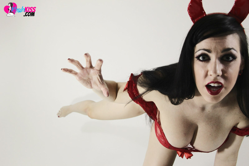 kayla-kiss-hot-halloween-babe-with-big-tits-04