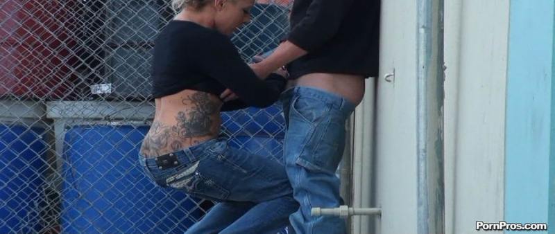 fucking-and-sucking-in-a-parking-lot-04